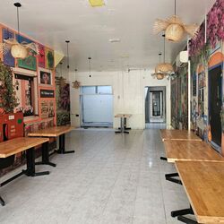 Desker Road Conservation Area (D8), Retail #581238631